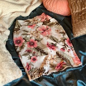 5/$25 🎀 pink floral bodycon pencil skirt